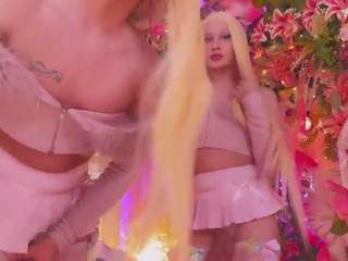 spicyblondes live webcam show