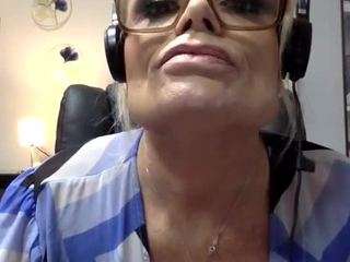 staruwhore webcam model