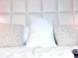 vannecamiel Live Webcam on CamSoda