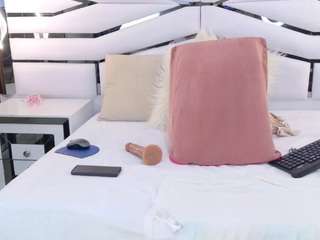 bunnysexyy's CamSoda show and profile