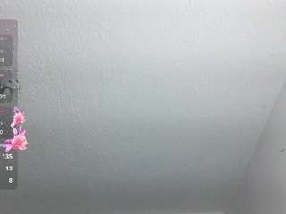 aliciia23's CamSoda show and profile