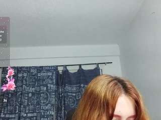 Live webcam model aliciia23 on Soda Cams