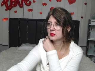 rosehille's CamSoda show and profile