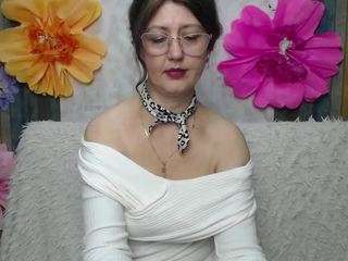 rosehille's CamSoda show and profile