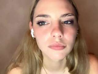 rozannebarrott's CamSoda show and profile