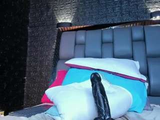 Nahomy live cam preview