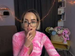 charlie-bonsie Live Webcam on CamSoda