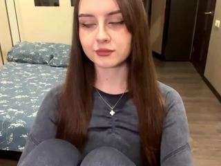 elinaloesch's CamSoda show and profile