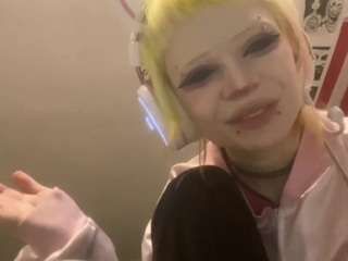 johnnyshindler's CamSoda show and profile