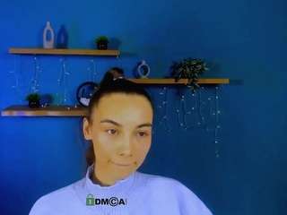 kira-light1 Live Webcam on CamSoda