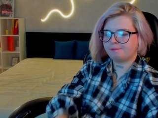 shadow-purr from CamSoda is Freechat