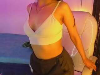 annie-clarrk's CamSoda show and profile