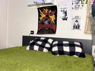 le modèle deandrahedges est en webcam porno dans un show sur le site camsoda, il possède les tags suivants: ahegao,spank,orgasm,ass bouncing,pussy,sex toys,shaved pussy,skinny,smoking,solo,spanking,naked,squirter,striptease,tattoos,tease,teen (18+),tiny tits,twerk,wet