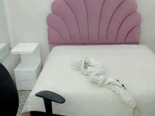 horny-bri webcam model