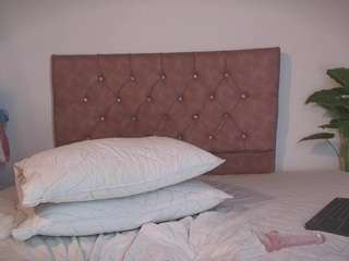 king-lovely-horny webcam model