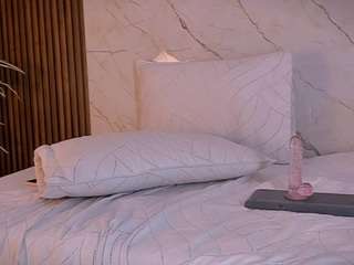 king-lovely-horny webcam model