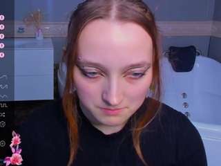 laurakelley's CamSoda show and profile