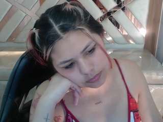 little-cherry-b webcam model