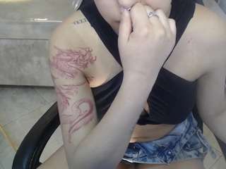 little-cherry-b webcam model