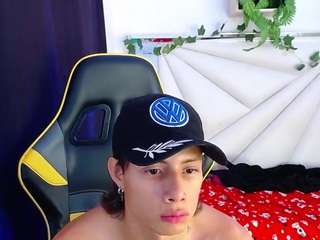 maxhotvoy live cam profile