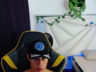 le modèle maxhotvoy est en webcam porno dans un show sur le site camsoda, il possède les tags suivants: anal toys,gay jerk,tattoos,sexting,orgasm,no drinking,handjob,facial,armpits,colombia,brown eyes,blowjob,big cock,average,asshole,blonde hair,hd