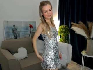 midnightaura's CamSoda show and profile