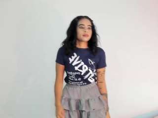 Este modelo está en vivo ahora. riiby