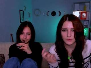  leona-light chat room