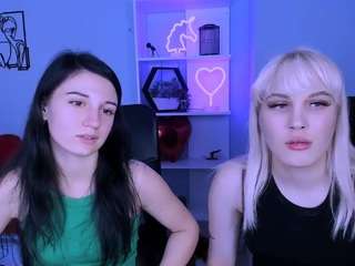 leona-light webcam model