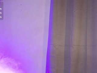 missdionne-curly Live Webcam on CamSoda