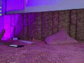 missdionne-curly Live Webcam on CamSoda