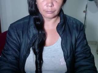 vivian-milf-paint's CamSoda show and profile