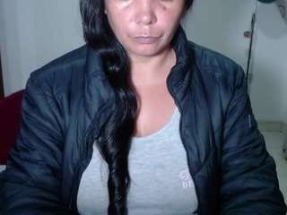 vivian-milf-paint's CamSoda show and profile