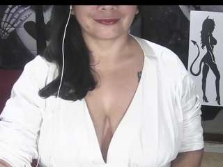 vivian-milf-paint