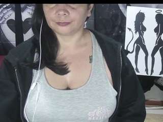 vivian-milf-paint live webcam show