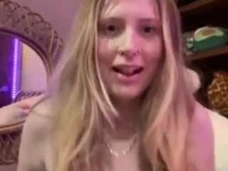 bambiiblue333 from CamSoda is Freechat