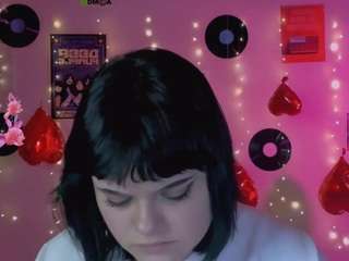 lika-pop's CamSoda show and profile