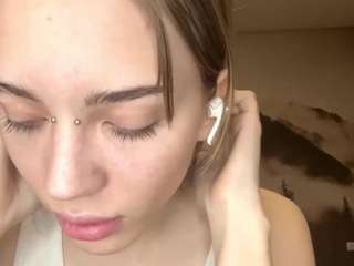 LoreneEvanchyk live webcam on Soda Cams