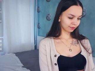 ludivinasager's CamSoda show and profile