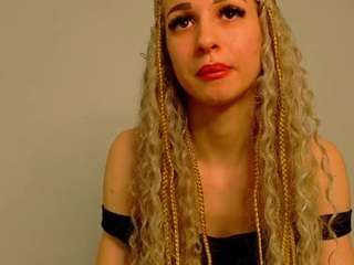 syiaaa's CamSoda show and profile