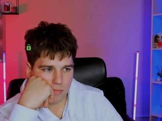 thomas-crow Live Webcam on CamSoda