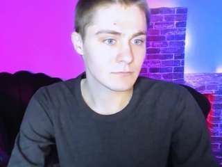 thomas-crow's CamSoda show and profile