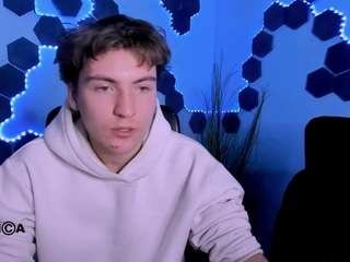 thomas-crow's CamSoda show and profile