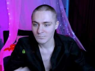 thomas-crow's CamSoda show and profile