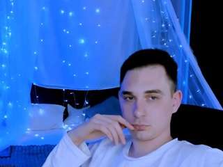 thomas-crow live cam profile