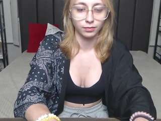 tracyleett's CamSoda show and profile