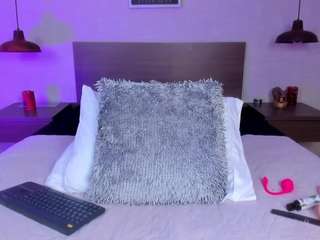 cloehill-1's CamSoda show and profile