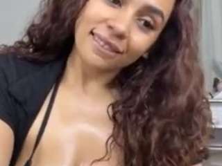 lightskinchick12 webcam