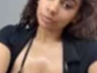 lightskinchick12's CamSoda show and profile