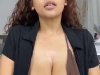 lightskinchick12 webcam